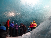 氷の洞窟の内部